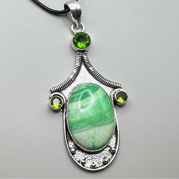 New Green Enhanced Agate w Sim Peridot Silver Overlay Pendant Necklace w Cord - Picture 6 of 7
